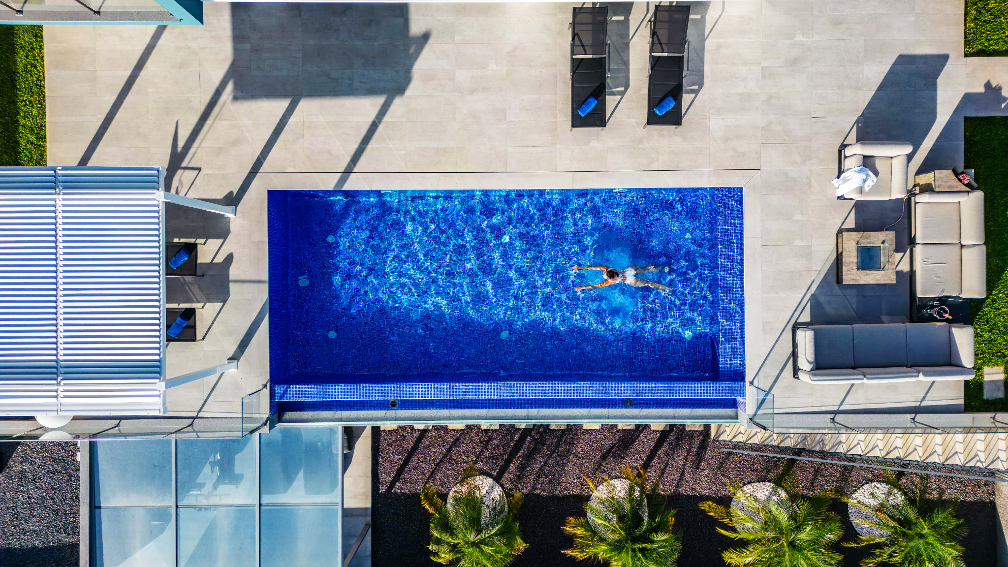 Pool aus der Vogelperspektive